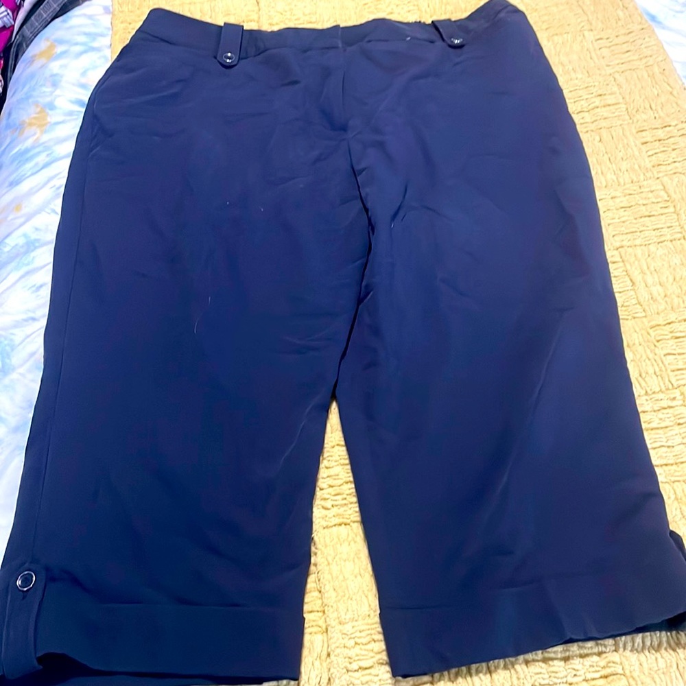 Roz and Ali navy blue Capri dress pants